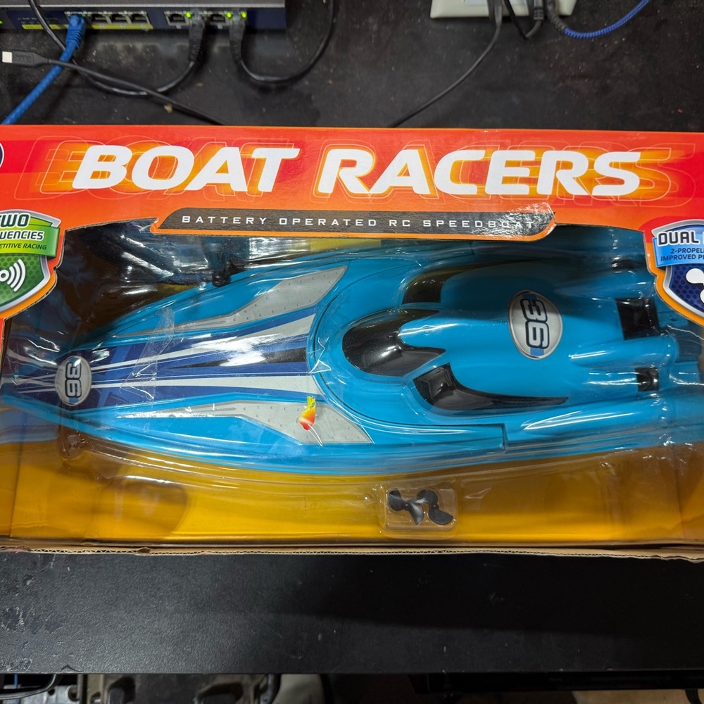 Hat Blue RC remote control Boat Racers Toy Set